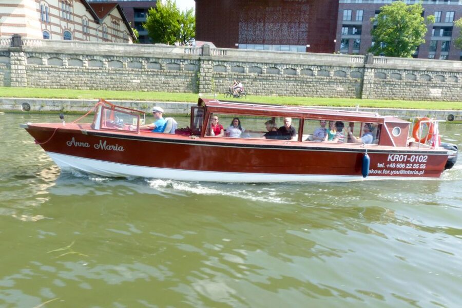 Krakow: Vistula River Cruise with Historical Views - Podgórze to Kazimierz: Switching From One Side of Krakow to Another