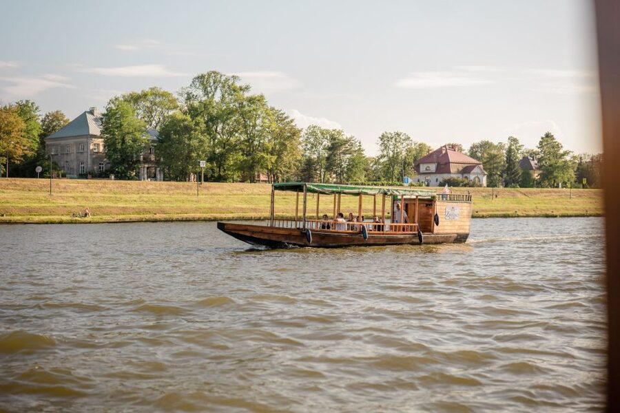 Krakow: Vistula River Sightseeing Cruise ️ - Boat choice, boarding, and what “every 20 minutes” changes for you
