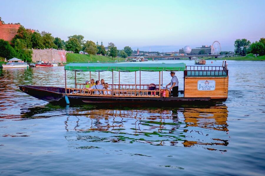 Krakow: Vistula River Sightseeing Cruise ️ - Pace, relaxation, and what to do during the cruise