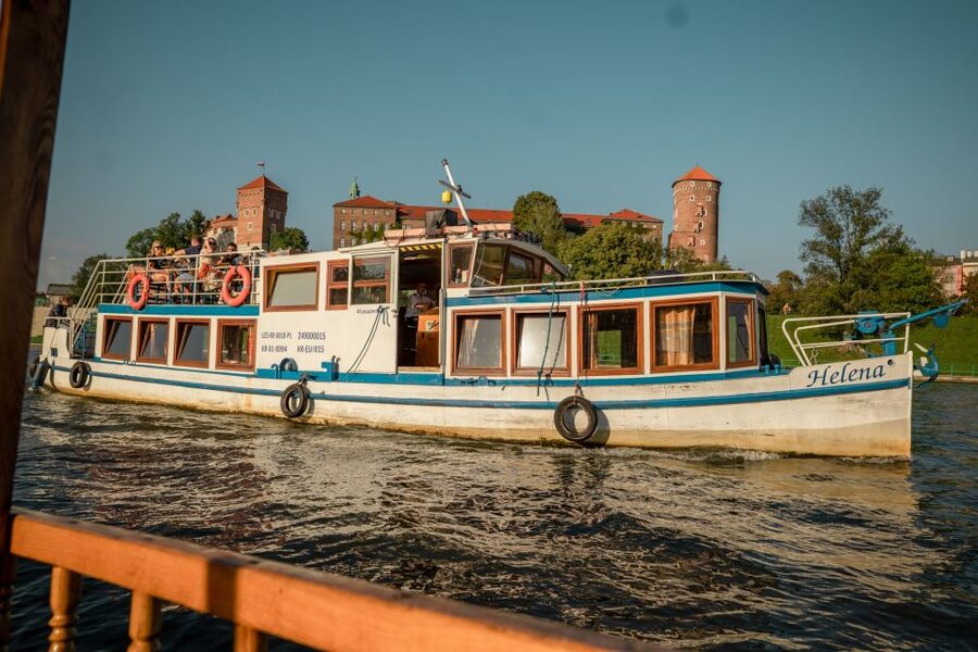 Krakow: Vistula River Sightseeing Cruise ️ - Meeting at the pier by Sheraton, near Wawel Castle