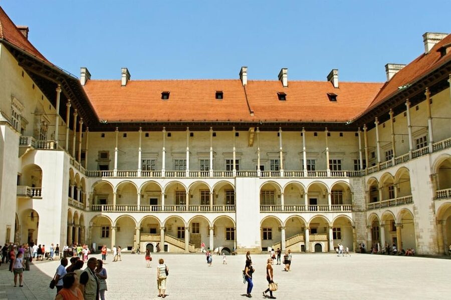 Krakow: Wawel Castle and Cathedral Guided Tour - The 2-Hour Rhythm: What You’ll See, in Order