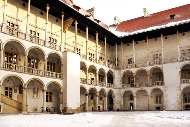 Krakow: Wawel Castle & Cathedral Guided Tour - Pacing, Crowds, and the Practical Stuff That Impacts Your Experience