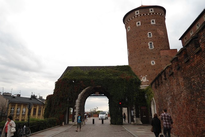Krakow: Wawel Castle Guided Tour - Two Hours at Wawel Castle: What You’ll Actually Experience