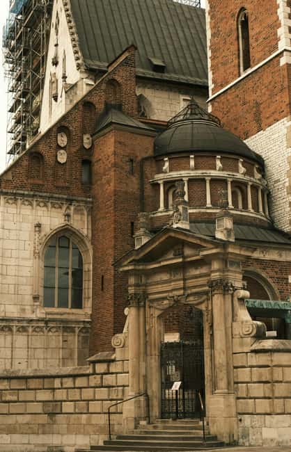 Krakow: Wawel Guided Tour – Cathedral and/or Castle - Where the tour starts at Kanonicza 25, and why that matters