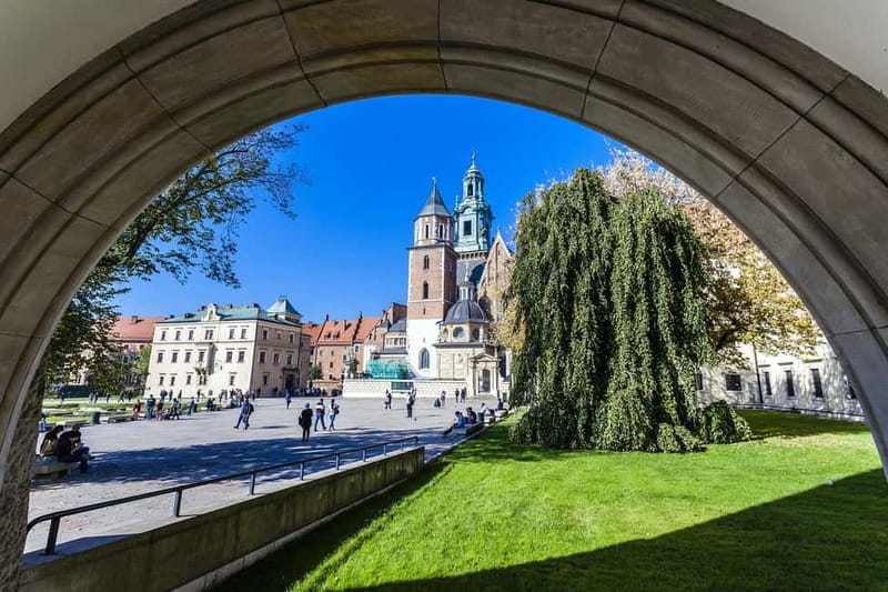 Krakow: Wawel Hill Audioguide Tour - Arcaded Courtyard: the details you’d otherwise miss