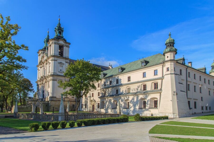 Krakow: Wawel Hill Audioguide Tour - Dragon’s Den ending point, plus the last-stop quirks
