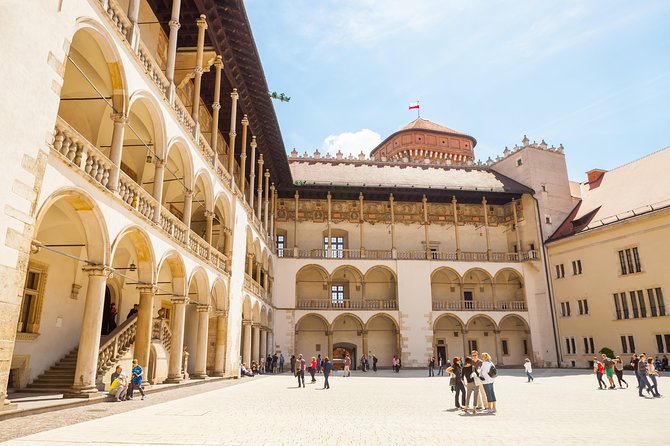 Krakow - Wawel Sightseeing of the Royal Hill - Wawel dragon finish: a fun wrap that gives you momentum