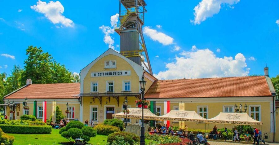 Krakow: Wieliczka Salt Mine Fast-Track Ticket & Guided Tour - 135 meters down: the guided route through the underground city