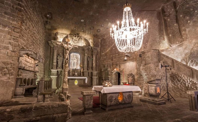 Kraków: Wieliczka Salt Mine Guided Tour with Transfer - What the underground tour really feels like: steps, floors, and chambers