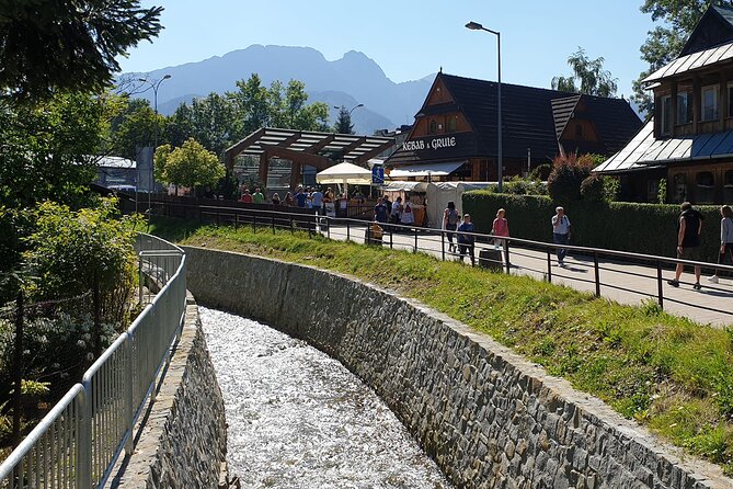 Krakow - Zakopane: Funicular, Cheese and Highland Highlights - Krupowki Street free time, where you actually shop and snack