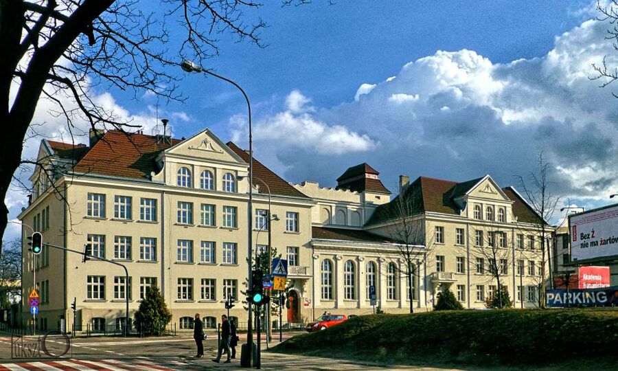 Lodz Old Town Manufaktura Highlights Private Walking Tour - Philharmony and Alexander Nevsky Cathedral: big landmarks on a human scale