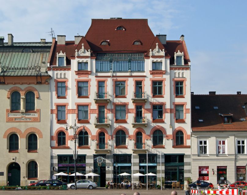 Lodz Old Town Manufaktura Highlights Private Walking Tour - The 2-hour route: a fast, smart taste of Old Town highlights