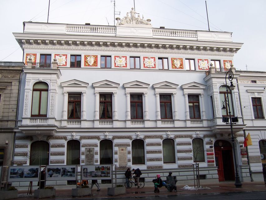 Lodz Old Town Manufaktura Highlights Private Walking Tour - The 3-hour option adds EC1 and OFF Piotrowska, with more breathing room