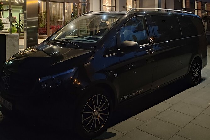 Luxury airport transfer from Lodz to Warszawa Chopin Airport - Door-to-airport service, Lodz to Warsaw Chopin