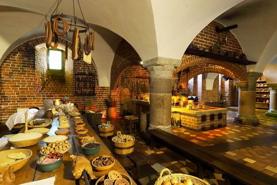 Malbork Castle Half Day Private Tour - Palace of the Grand Master: Where Power Becomes Physical