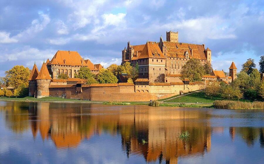 Malbork Castle Half Day Private Tour - St. Mary’s Church and Exhibitions That Put Daily Life in Reach