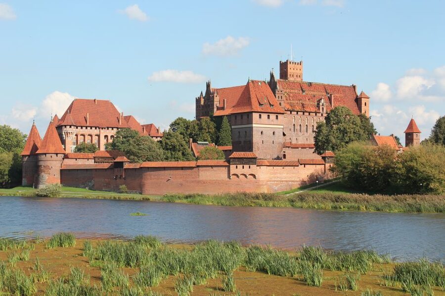 Malbork Castle: Private Tour from Gdansk, Sopot or Gdynia - What Makes the Teutonic Headquarters Feel Real