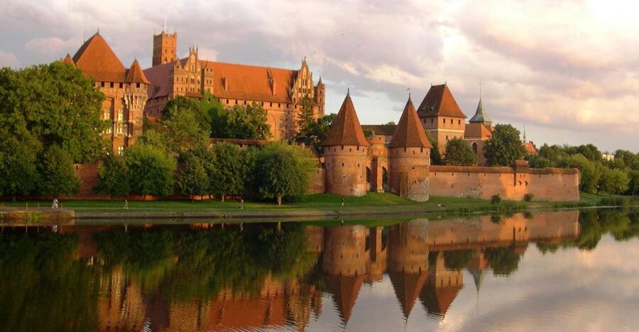 Malbork Castle Tour: 6-Hour Private Tour - Malbork Castle, the Gothic Fortress That Won’t Let You Breathe