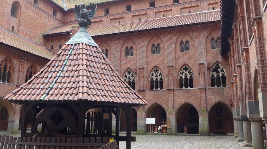Malbork Castle Tour: 6-Hour Private Tour - Inside the Grand Masters Palace and Great Refectory