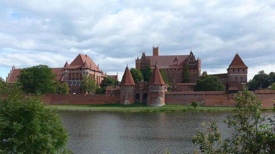 Malbork Castle Tour: 6-Hour Private Tour - Stairs and Shoes: Your Real Preparation List