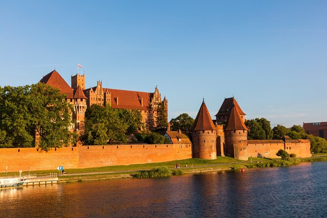 Malbork Castle Tour: 6-Hour Private Tour to The Largest Castle in The World - Malbork Castle: why it feels bigger than the photos