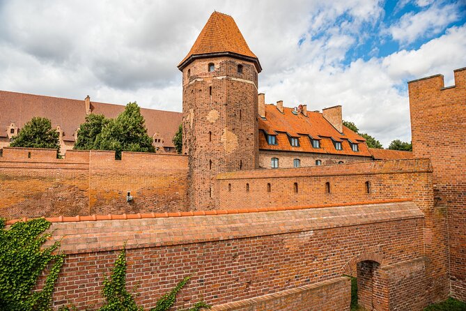 Malbork Castle Tour: 6-Hour Private Tour to The Largest Castle in The World - Grand Masters Palace and Great Refectory: the rooms with the story