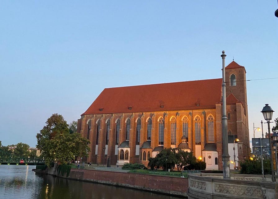 Night tour through Wroclaw - Tumski Bridge and Cathedral Island: the “nucleus” moment