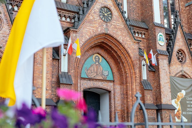 Off the Beaten Track in Warsaw: Private City Tour - Why Praga is the Warsaw you rarely see