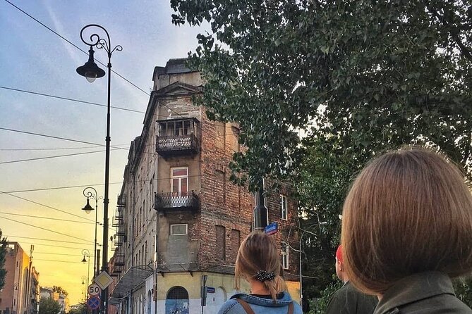 Offbeat Warsaw: Explore the Edgy & Artsy Praga District - Enter Praga at plac Weteranów 1863 Roku, then follow the stories