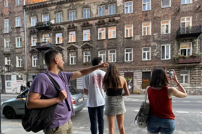 Offbeat Warsaw: Explore the Edgy & Artsy Praga District - Why the small group matters more than the sites