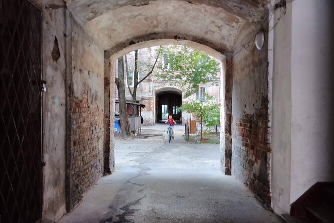 Offbeat Warsaw: Explore the Edgy & Artsy Praga District - Should you book Offbeat Warsaw Praga?