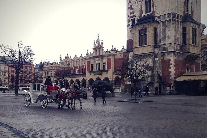 Old Town Krakow & Wawel Castle Walking Tour - Bishop’s Palace and the Papal window tied to John Paul II