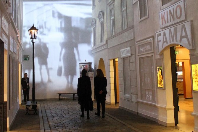 POLIN Museum of the History of Polish Jews : SMALL GROUP /inc. Pick-up/ - Entering the POLIN Museum: How the Story Unfolds