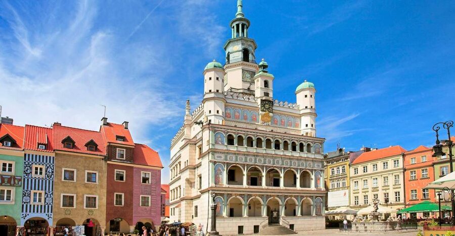Poznan: Old Town, Srodka District, & Cathedral Private Tour - Chrobry Bridge to Old Town Market Square: Renaissance Town Hall Dominance