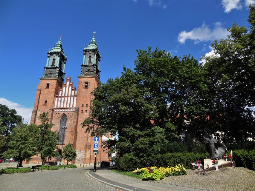 Poznan: Old Town, Srodka District, & Cathedral Private Tour - Price and Value: What $44 Per Person Really Covers