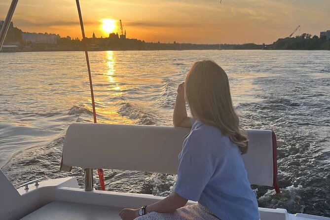 Private Cruise on Vistula in Warsaw for 9 with our Helmsman - Copernicus Science Centre and MoMA: modern architecture in motion