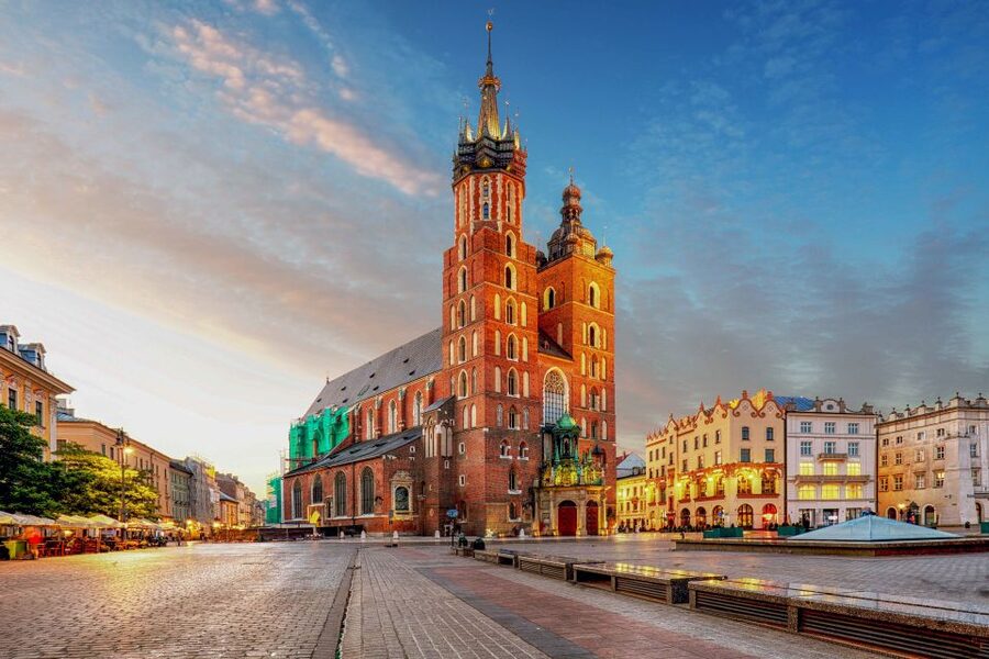 Private Krakow Tour: St. Mary’s, Cloth Hall & More - Who this tour fits best