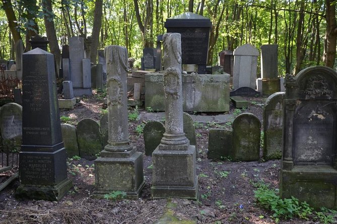 Private Tour: Warsaw's Jewish Heritage by Retro Fiat - Retro Fiat 125p, private guide, and why this format works in Warsaw