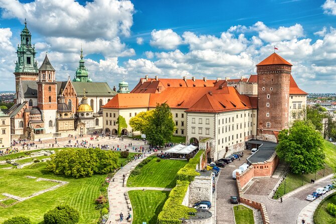 Private Transfer: Krakow Airport to Krakow City Center Vice Versa - Krakow Airport meet-up, signboard in the arrivals hall