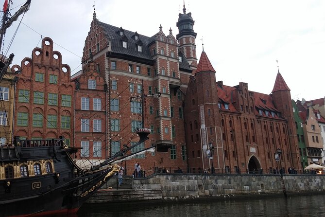 Private Walking Tour of Old Gdańsk with an architect-guide - Leaving Old Town: the medieval fortifications tower moment