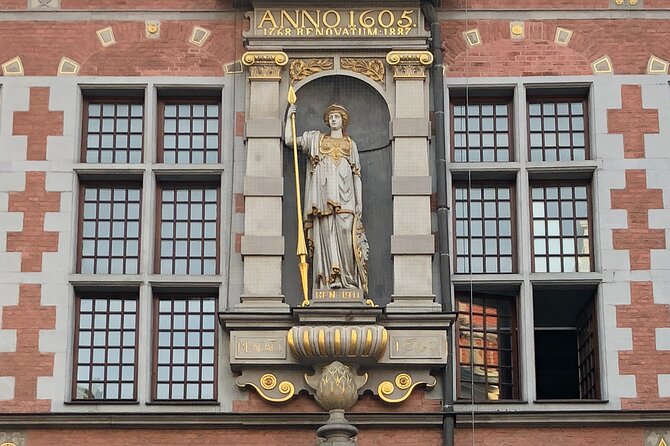 Private Walking Tour of Old Gdańsk with an architect-guide - St. Mary’s Church and the noon astronomical clock