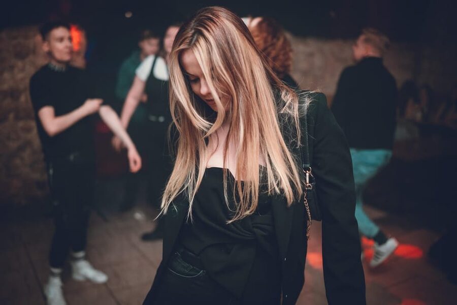Pub Crawl - 1-hour Open Bar then Vip to 5 Clubs - Krakow - The guide and group vibe: what makes this feel different