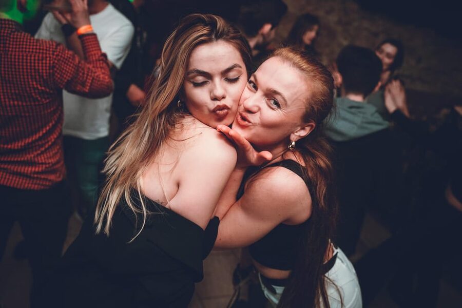 Pub Crawl 1hr Unlimited Beer + Vodka then Clubs in Katowice - The timing reality: 1-hour duration, plus a night that can run longer