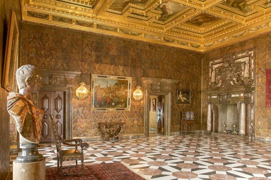 Skip-the-Line Wawel Castle Chambers Private Tour - The Royal Castle State Rooms: where the guide makes the art make sense