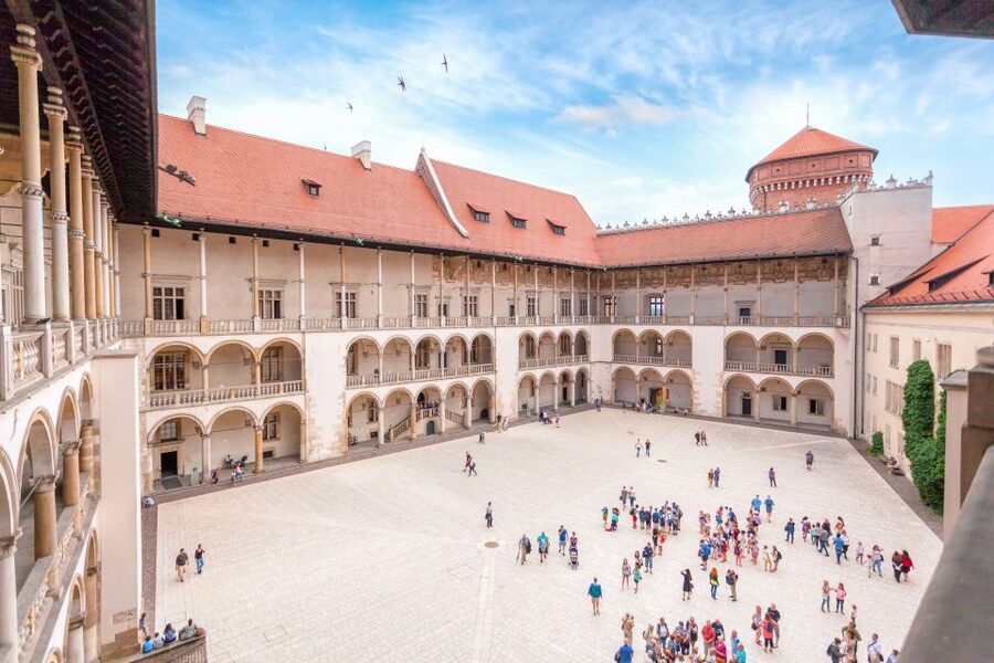 Skip-the-Line Wawel Castle Chambers Private Tour - Adding the Cathedral on 3- and 4-hour tours: chapels, mausoleums, and the bell tower