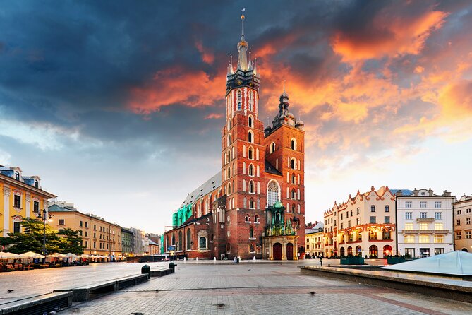 Small-group Rynek Underground Museum Guided Tour in Krakow - Inside the Tunnels: Medieval Streets, Stalls, and Market Clues
