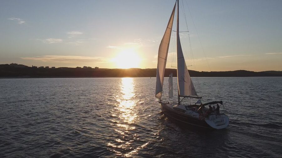 Sopot: Sunset Yacht Cruise with Welcome Drink - From Plac Zdrojowy to the marina: what the 105 minutes are really like
