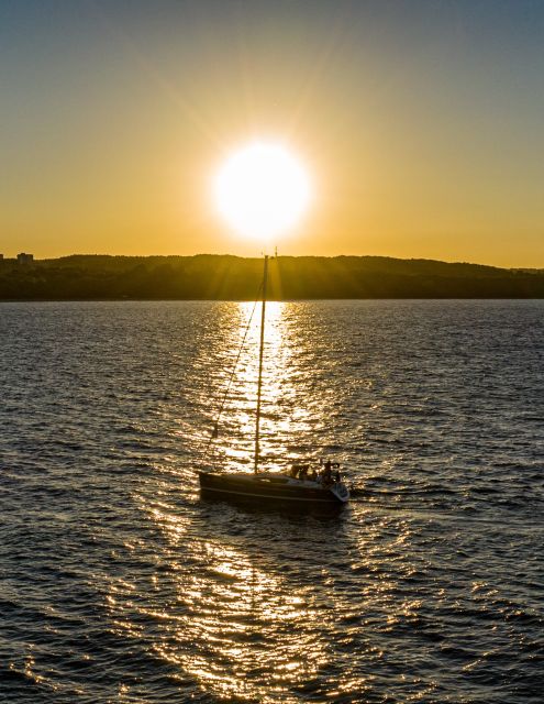 Sopot: Sunset Yacht Cruise with Welcome Drink - Warmth, blankets, and the welcome drink you can actually taste