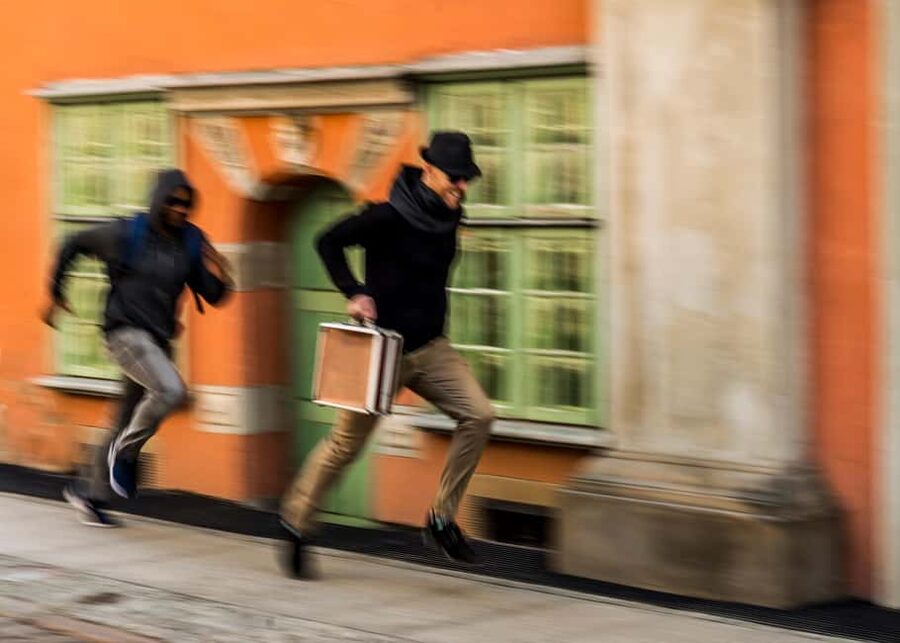 Szczecin: Spy-Themed Walk & Game with Host - Plac Solidarnosci start and end: finding the briefcase and the wrap-up moment