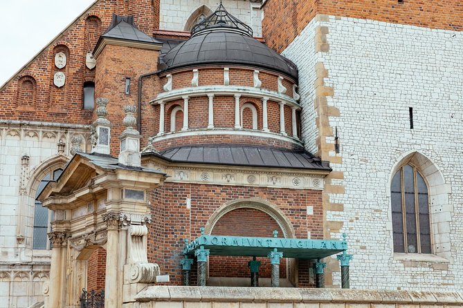 The Heart of Krakow: Old Town & Wawel Castle Private Tour - Stop 1: Stary Kleparz and the Muzeum Obwarzanka Bagel Museum